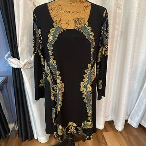 Eva Varro Black and Blue Long Sleeve Scoop Neck Sheath Top